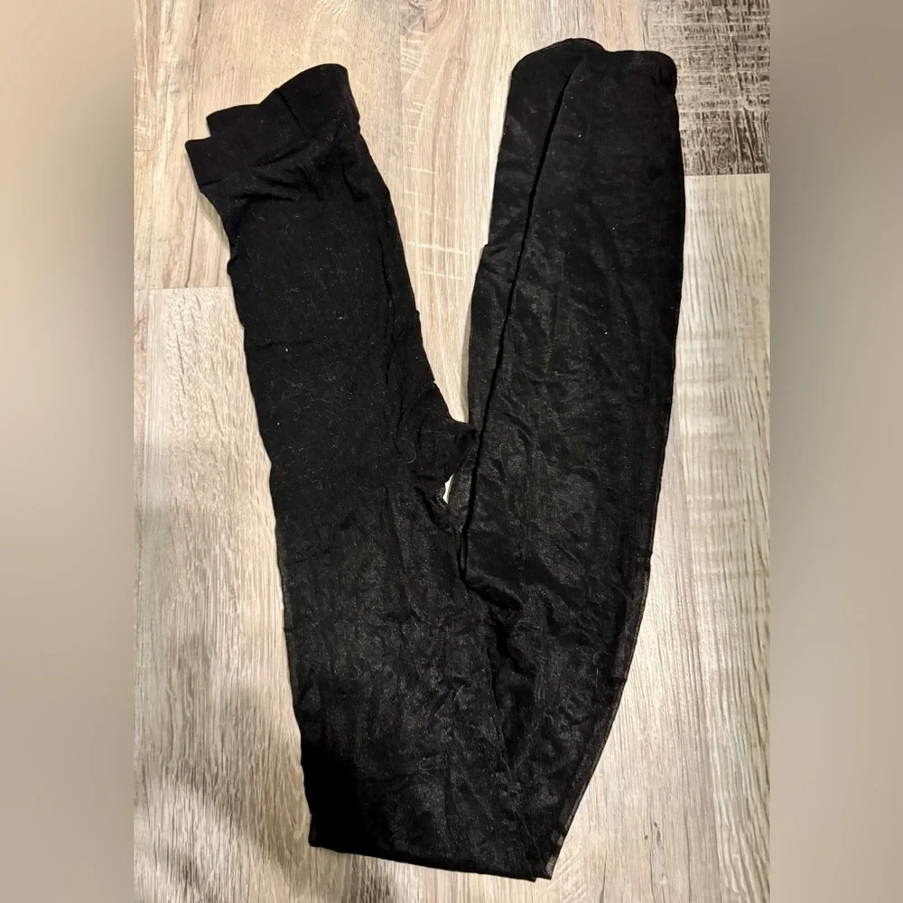 Women's black tights with a butterfly print. Sizes S-M, 20 den. Smoke-free home
